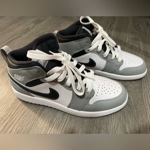 Air Jordan 1 mid Size 13 AND Size 3 Little Kids